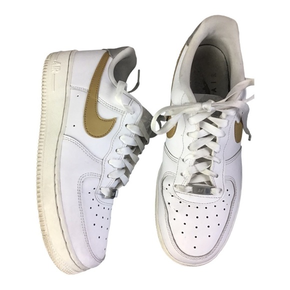 Nike Women's Size 8 Air Force 1 '07 Sneakers White Metallic Gold Swoosh - Picture 10 of 11